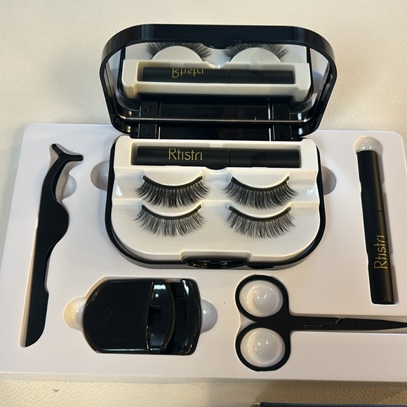 Magnetic eyeliner & Eyelashes Kit - Picture 2 of 7